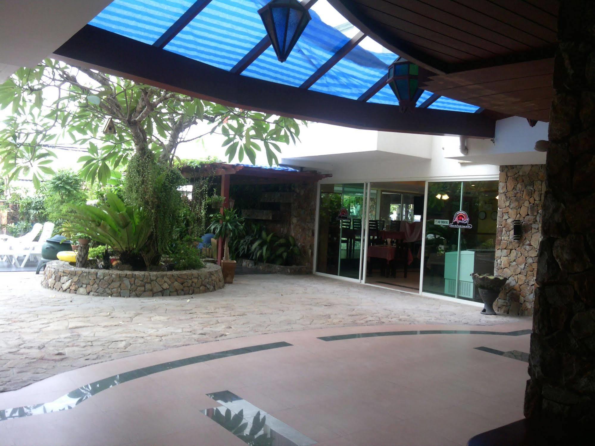 Daisy Residence Jomtien Beach Exterior photo
